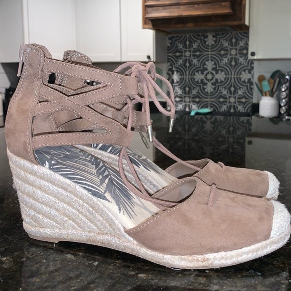 • Dolce Vita Espadrille Sandals • - Picture 1 of 6